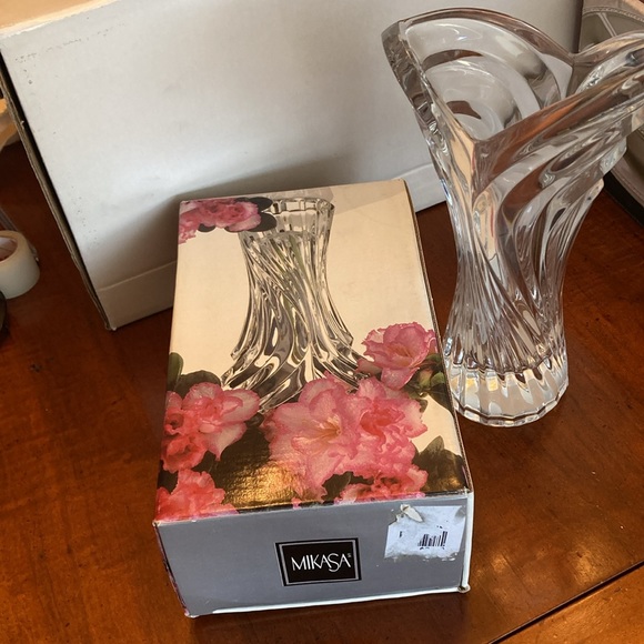 Brand New Mikasa Spring Flair Vase with box 8 inches - Picture 3 of 4